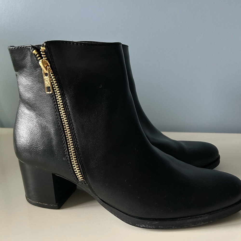 Women’s black boots, size 8M